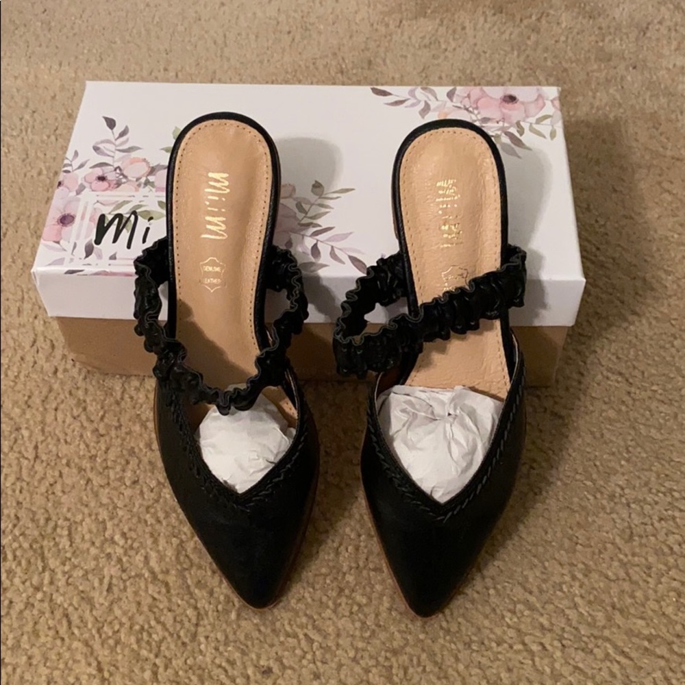 Black Flats - Picture 4 of 7